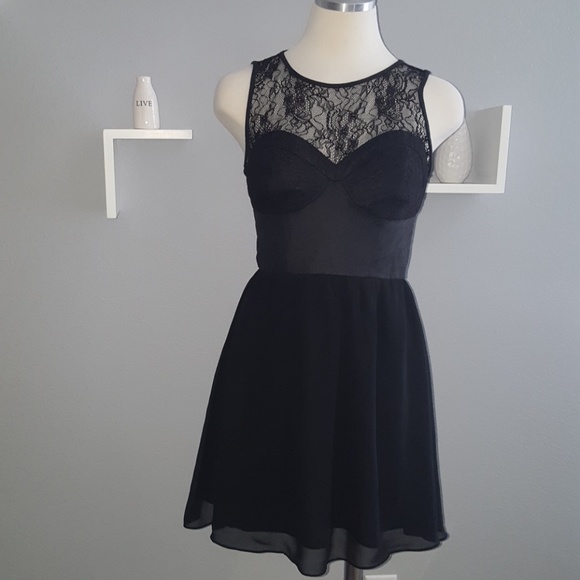 Guess Dresses & Skirts - Guess Black Lace Zippered Back Dress